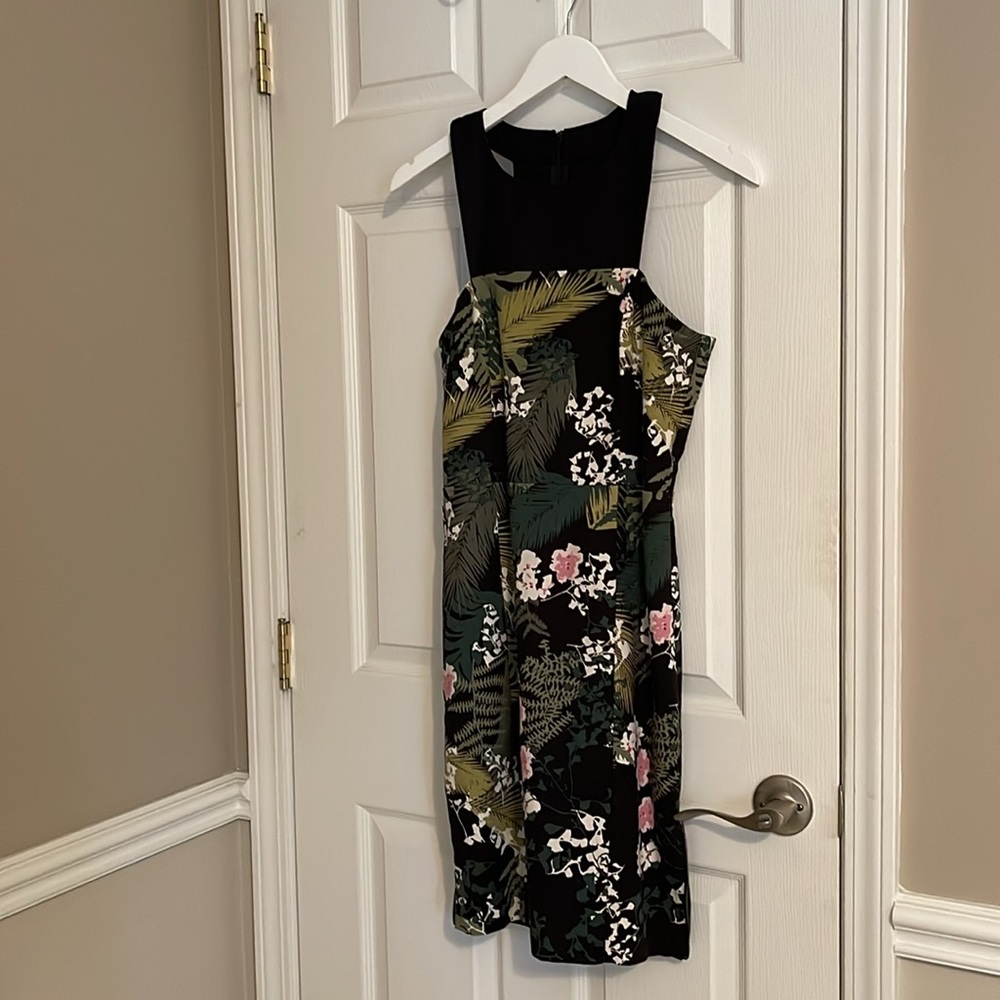 Adrianna Papell Size 6 Cocktail Dress - Tropical Floral w/ Black Accent